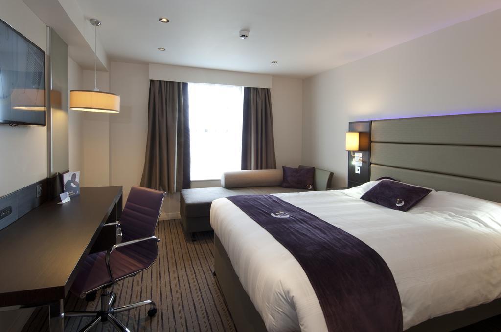 Premier Inn Dundee Centre ภายนอก รูปภาพ